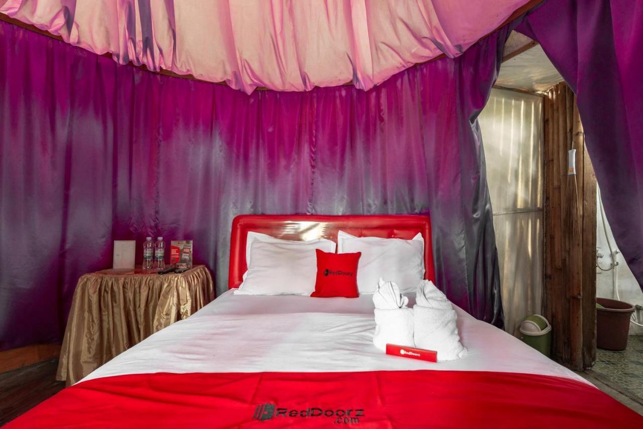 Reddoorz @ Apache Camp Hotel Бату Екстериор снимка